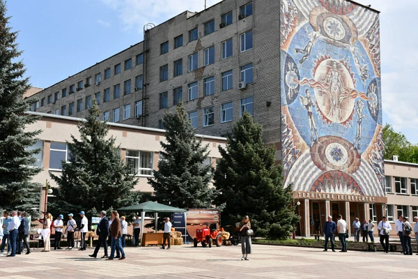 Всеукраїнські творчі конкурси наукових робіт
«Транспортні засоби та технології в агропромисловому виробництві», 
«Експлуатація та ремонт автомобільної і сільськогосподарської техніки»